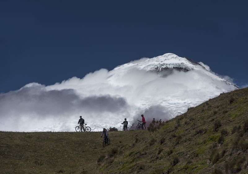 Ecuador-Cotopaxi-Bike-Downhill-Latinconnect
