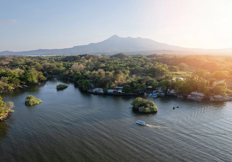 Nicaragua_Granada_Isletas_Depositphotos_730064756_XL