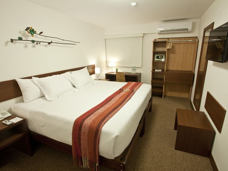 Peru Lima Stadt-iStock-992182190