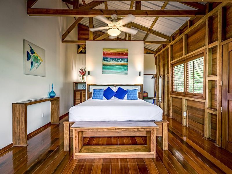 Panama-bocas-del-toro-town